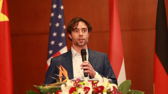 10���m�߸񌎸���W(xu��)&�о����Ľ��� Tomek de Ponti�����.jpg